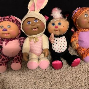 4 cabbage patch dolls